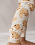 Children's leggings with duck pattern on a plain background